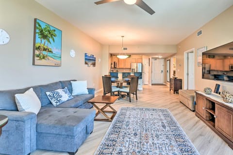 Modern Resort Condo with Balcony - Walk to Beach! Condo in Destin