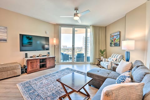 Modern Resort Condo with Balcony - Walk to Beach! Condo in Destin