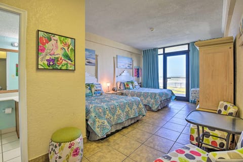 Oceanfront Resort Condo Steps to Daytona Beach! Apartment in Daytona Beach Shores