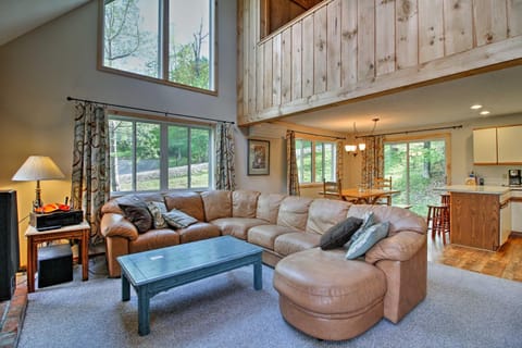 Spacious Home Adjacent to Mt Snow with Game Room! Maison in Dover