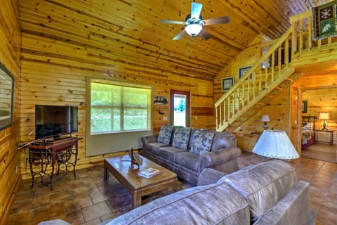 Dream Valley Mountain View Cabin with Covered Porch! House in Arkansas