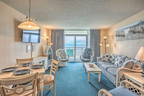 Myrtle Beach Condo with Ocean View and Hot Tub Access Copropriété in North Myrtle Beach