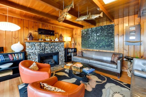 The Nest Gorgeous Waterfront La Conner Getaway! Haus in Whidbey Island