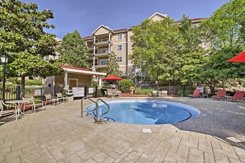 Penthouse Condo with Pool 8 Mi to Silver Dollar City Copropriété in Branson