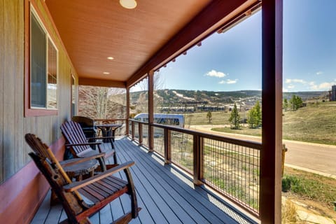 Mountain Getaway with Deck Less Than 1 Mi to Granby Ranch! Maison in Granby