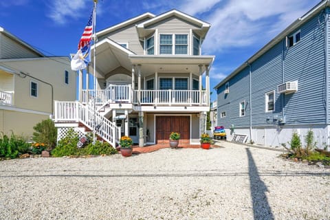 New Jersey Home - Deck, Grill and Walkable to Beach! Maison in Ship Bottom