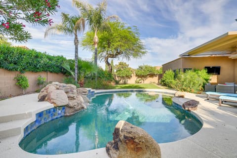 Tempe Retreat with Saltwater Pool and Grill! House in Tempe