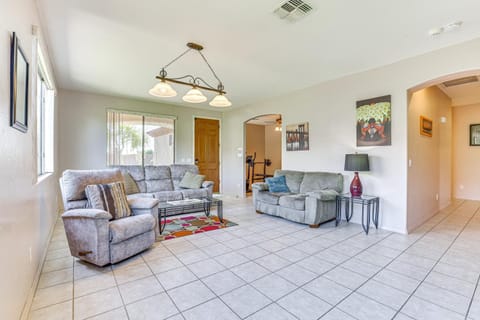 Goodyear Getaway with Private Pool and Outdoor Lounge! Haus in Litchfield Park