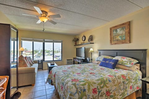 Ocean-View St Augustine Studio with Pool Access! Apartment in Crescent Beach