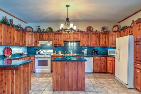 Spacious Alto House on 8 Private Acres with Hot Tub! House in Ruidoso