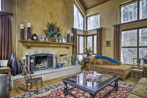 Luxe Greystone Escape with Hot Tub - Walk to Slopes! House in Beaver Creek