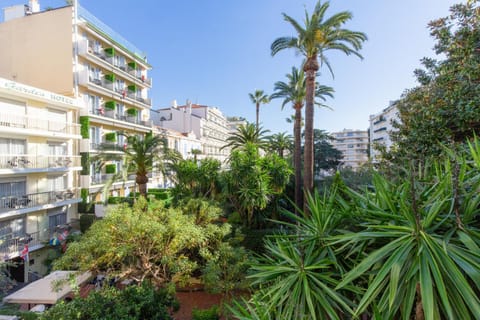 Festival YourHostHelper Apartment in Cannes