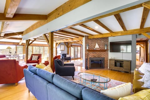 Spacious Kennebunkport Home with View, 2 Mi to Beach Haus in Goose Rocks Beach