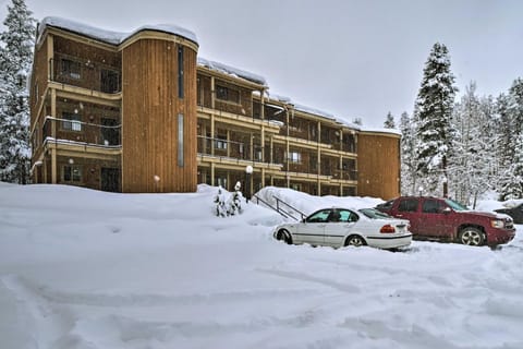 Winter Park Condo with Hot Tubs, 4 Mi to Ski Resort! Condominio in Fraser