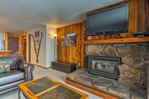 Winter Park Condo with Hot Tubs, 4 Mi to Ski Resort! Condominio in Fraser