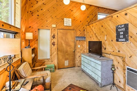 Cozy Studio Near Hiking and Skiing, Walk to Downtown Copropriété in Mount Shasta