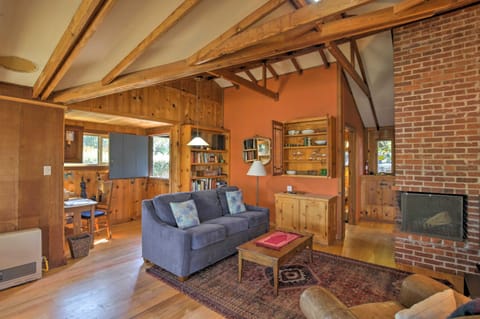 Hillside Home with Deck and Views of Tomales Bay! Haus in Inverness