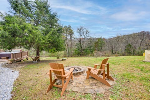 Cozy Couples Getaway with Hot Tub Fox Ridge Cabin Cabin in Qualla