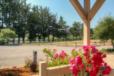 Serene Bungalow-Style Home in Point Reyes Station! Casa in Point Reyes Station