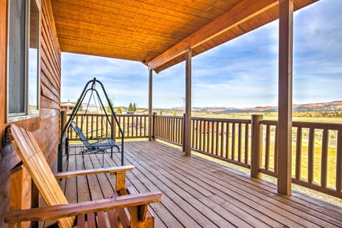 Rustic Bryce Canyon Home with Deck on Sevier River! Haus in Hatch