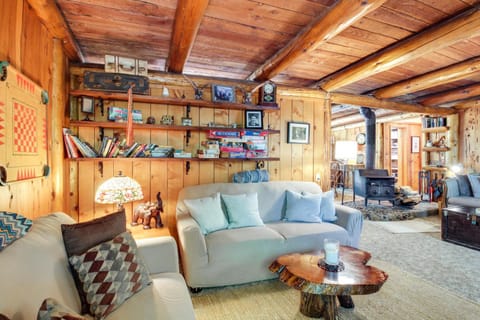 Rustic Bandon Log Cabin on 5 Acres of Woodlands! Cabin in Oregon