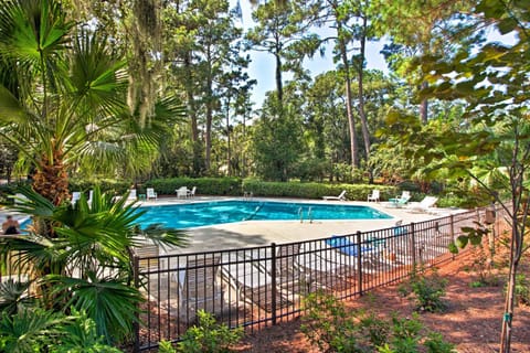 Villa with Golf Course Views, Walk to Harbour Town! Apartment in Hilton Head Island