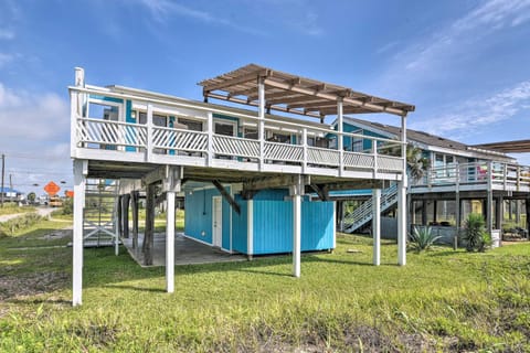 Galveston Beachfront House with Deck and Ocean Views! Haus in Galveston Island