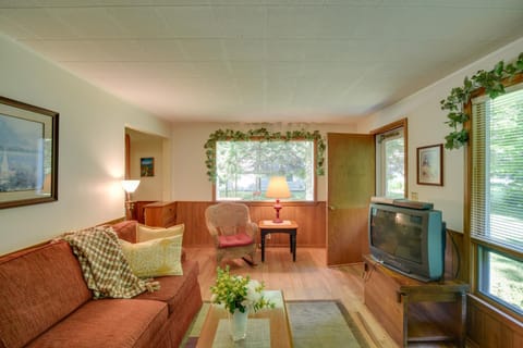 Cherry Cottage - Walk to Peninsula State Park! Maison in Ephraim