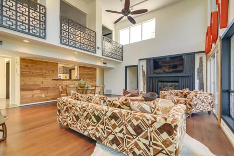 Waterfront Lake Travis Luxury Home with Large Deck! House in Briarcliff