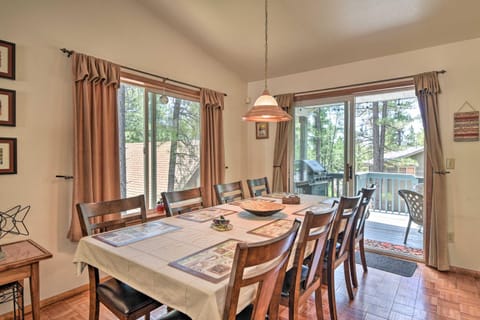 Munds Park Home with 3 Decks - Great Wooded Location Haus in Munds Park