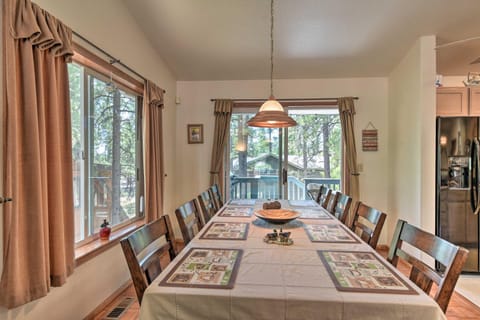 Munds Park Home with 3 Decks - Great Wooded Location Maison in Munds Park
