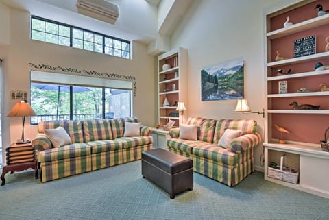 Charming Resort Home with Views on Big Boulder Lake! Haus in Big Boulder Lake