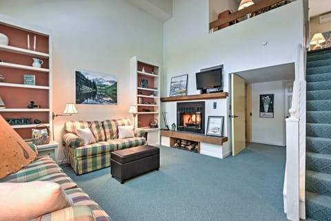 Charming Resort Home with Views on Big Boulder Lake! Casa in Big Boulder Lake