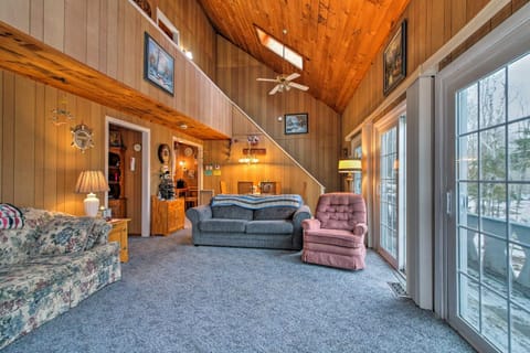 Wilmington Home with Pool Access, 20 Mins to Mt Snow Haus in Wilmington