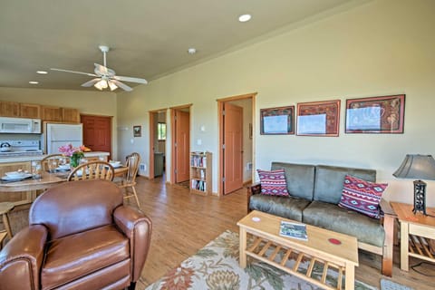 Sequim Cottage with Panoramic Olympic Mtn Views! Maison in Sequim
