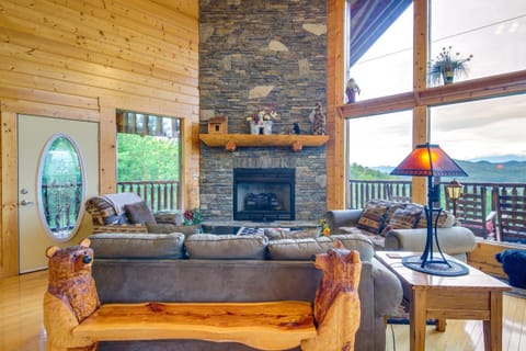 Heavenly Vista at Crown Point Near Pigeon Forge! House in Sevier County