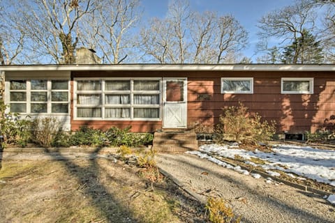 Home in Long Island Wine Country - Walk to Beach! House in Cutchogue