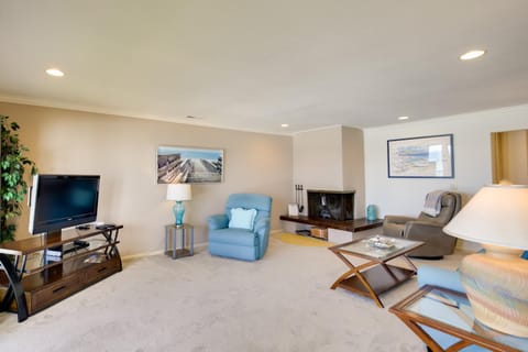 Lincoln City Vacation Rental with Pool and Ocean Views Apartment in Lincoln Beach