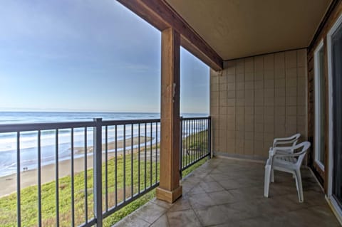 Lincoln City Vacation Rental with Pool and Ocean Views Apartment in Lincoln Beach