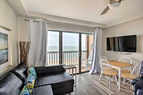 Breezy Beachfront Condo in Heart of Corpus Christi Apartment in Corpus Christi