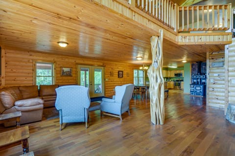 Pastoral Log Cabin with Trails about 1 Mi to Grand Lake House in Ozark Mountains