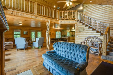 Pastoral Log Cabin with Trails about 1 Mi to Grand Lake Casa in Ozark Mountains