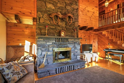 Bearpen Lodge on 125 Acres - Near Belleayre Mtn! House in Capital District, NY, USA