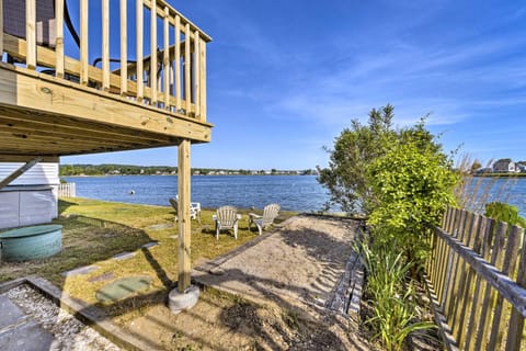 Coastal Rhode Island Home with Kayaks, Deck and Grill! House in Portsmouth