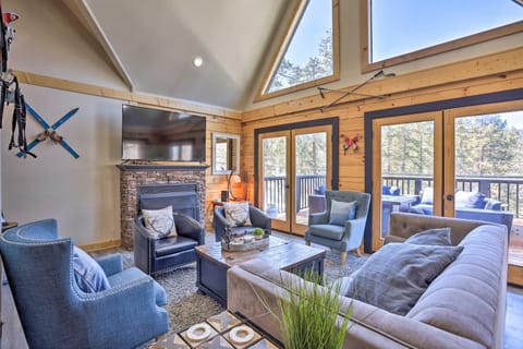 Spacious Big Bear Lake Cabin with Deck Less Than 1 Mi to Ski Maison in Big Bear