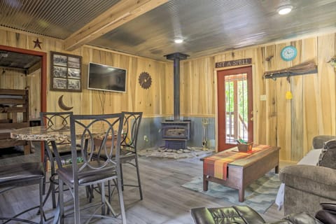 Kentucky Cabin with 2 Fishing Ponds and Trail Access Haus in Lake Barkley