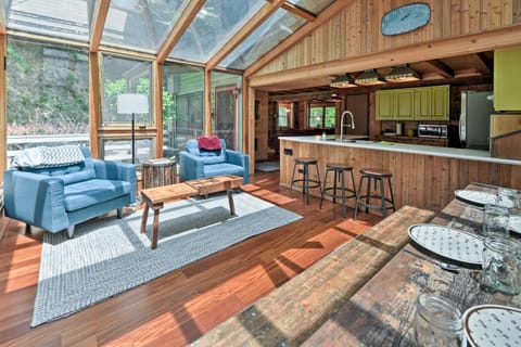 Mountain Getaway on 12 Acres with Sunroom and Views! Haus in Ivy Hill