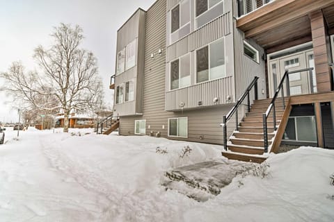 Modern Anchorage Townhome - By Delaney Park Strip! House in Anchorage