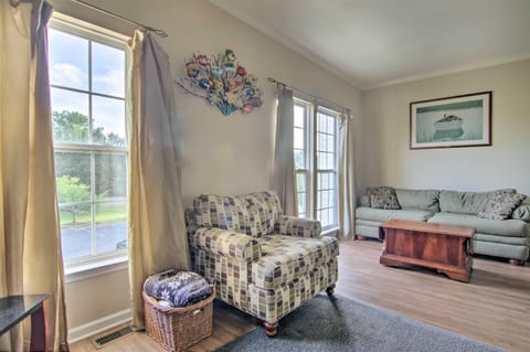 Bethany Beach Gem with Pool Access and Deck! Haus in Ocean View