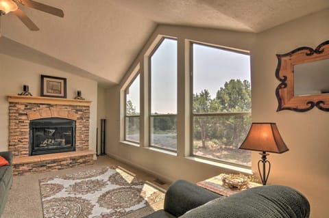 Secluded Boulder House - Next to National Forests! Casa in Capitol Reef